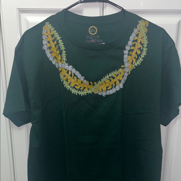 reyn spooner Tops - Hawaiian Lei t-shirt